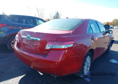 2011 Toyota Camry Xle z USA, uszkodzony, nr VIN 4T4BF3EK0BR214549